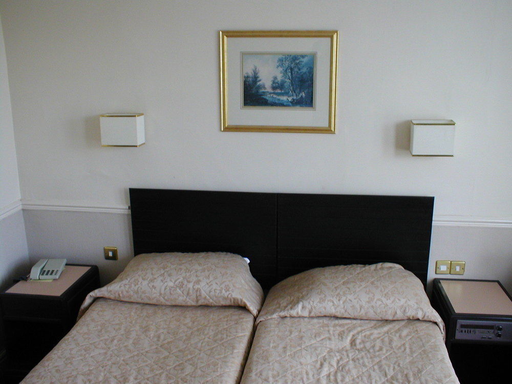 Glen Usk Hotel Llandrindod Wells Bagian luar foto