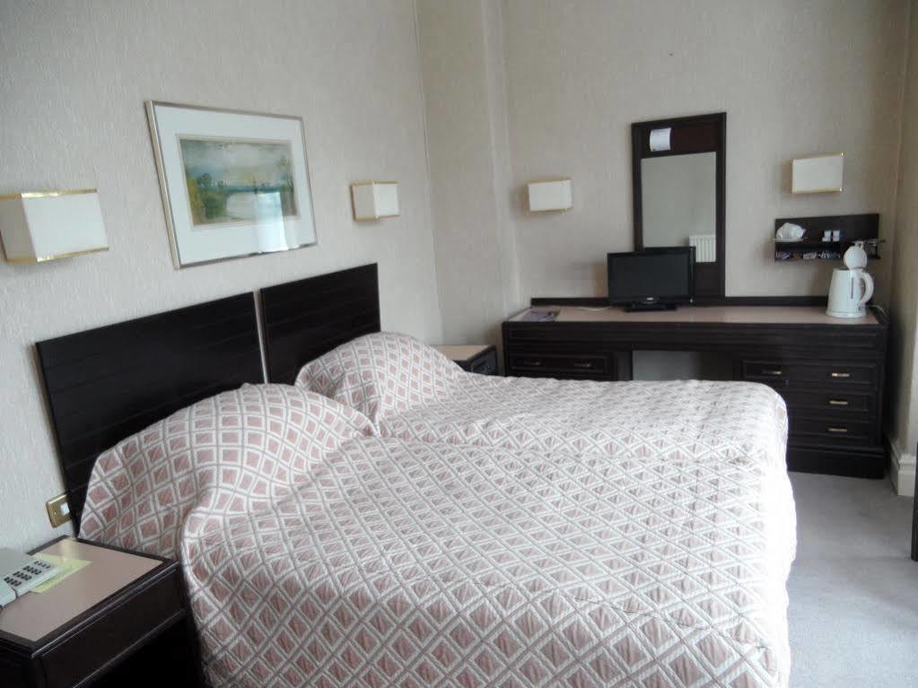 Glen Usk Hotel Llandrindod Wells Bagian luar foto