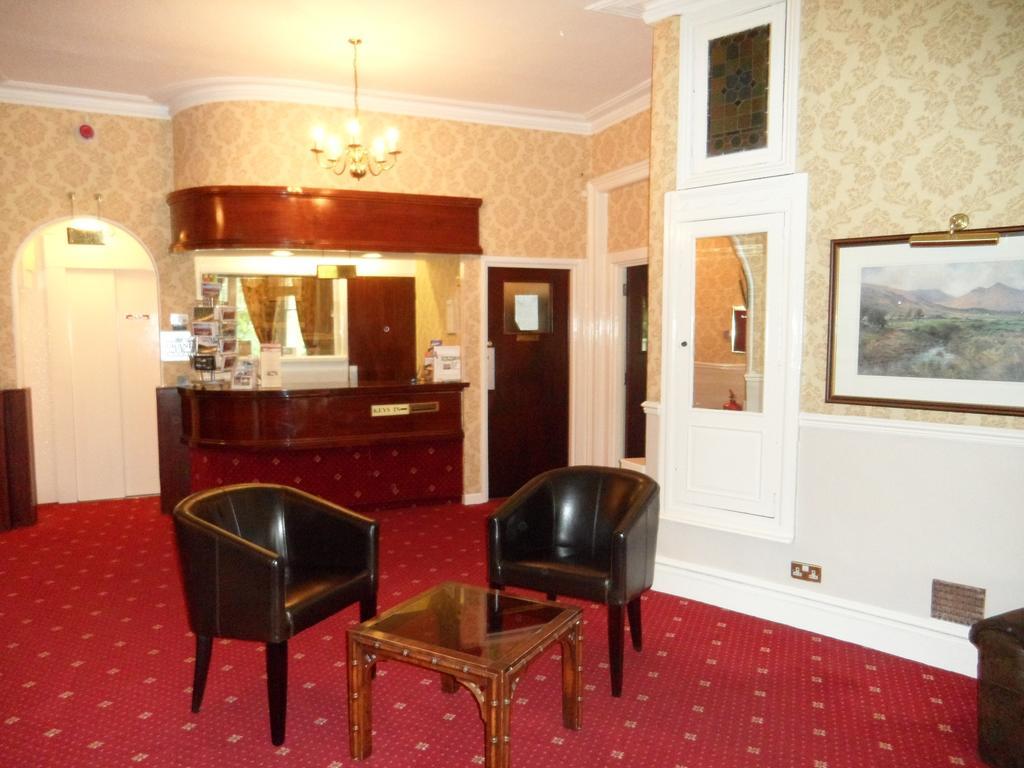 Glen Usk Hotel Llandrindod Wells Bagian luar foto