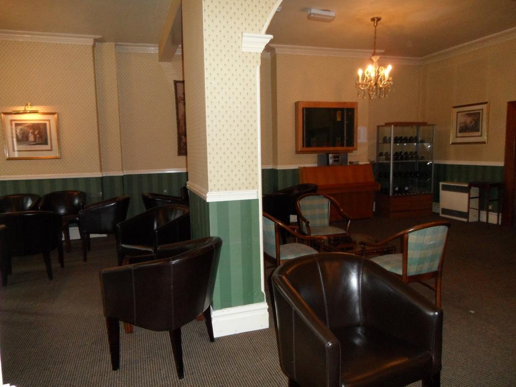 Glen Usk Hotel Llandrindod Wells Bagian luar foto