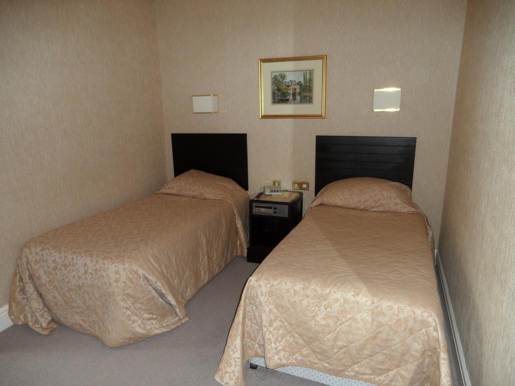 Glen Usk Hotel Llandrindod Wells Bagian luar foto