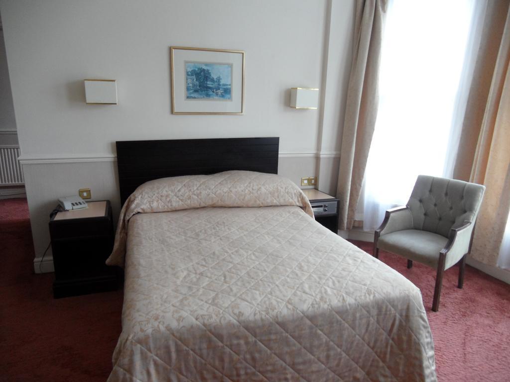 Glen Usk Hotel Llandrindod Wells Bagian luar foto