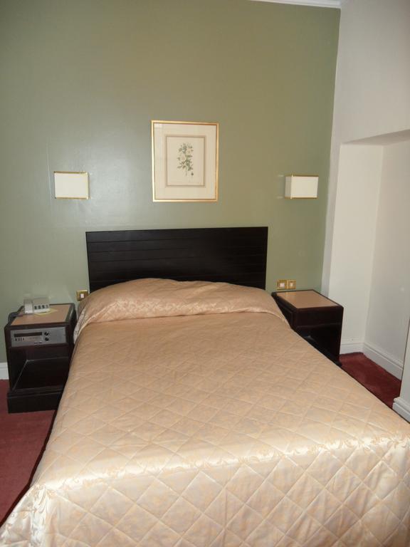 Glen Usk Hotel Llandrindod Wells Bagian luar foto