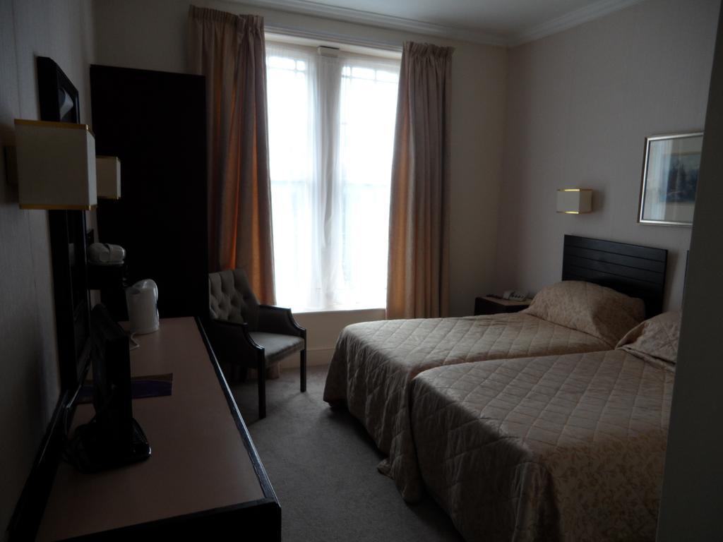 Glen Usk Hotel Llandrindod Wells Bagian luar foto