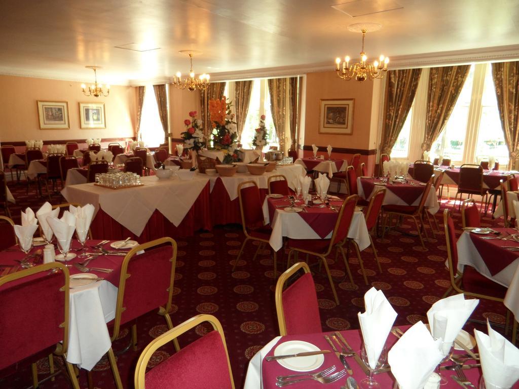 Glen Usk Hotel Llandrindod Wells Bagian luar foto